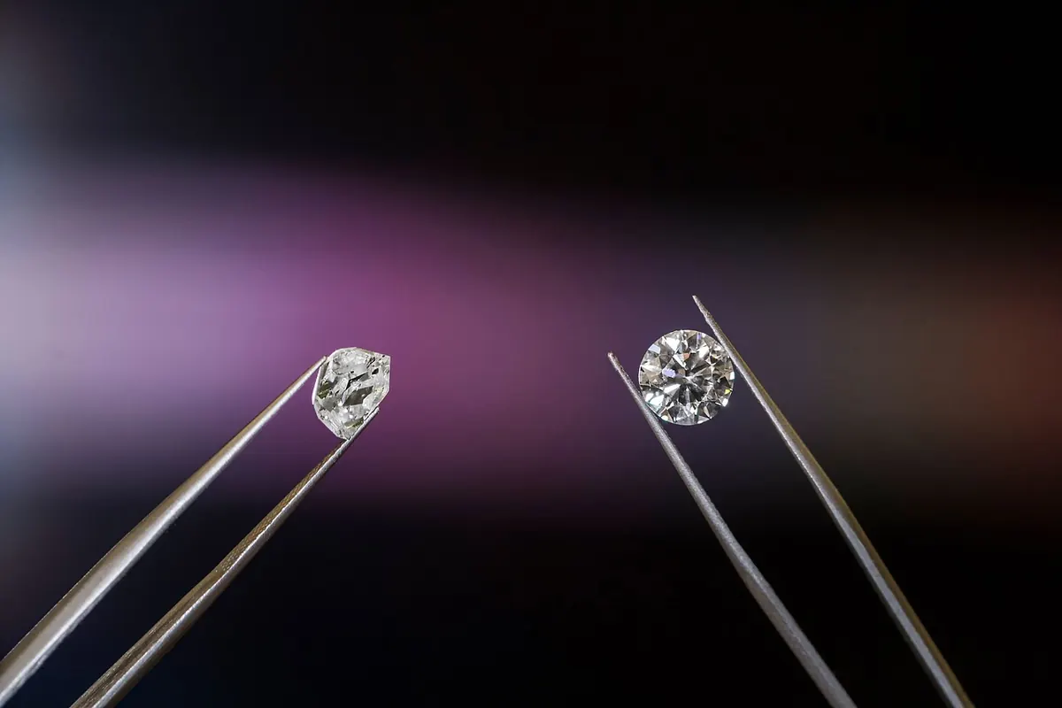 Lab-Grown vs Natural Gemstones: What UK Buyers Need to Know